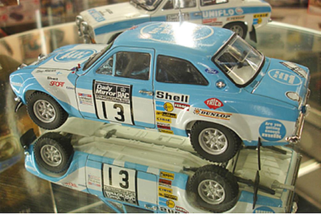 Belkits 1/24 BEL006 Ford Escort RS1600 Makkinen Rally Car Kit