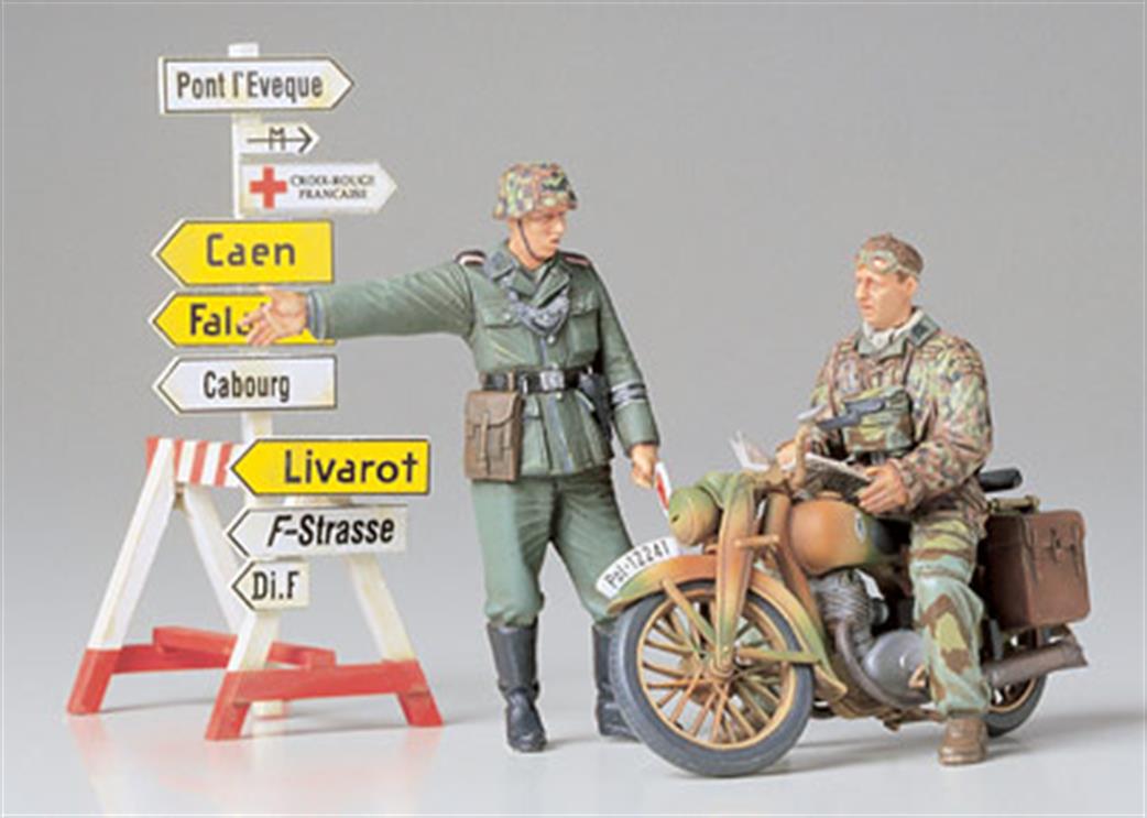 Tamiya 1/35 35241 German Motorcycle Orderly Set