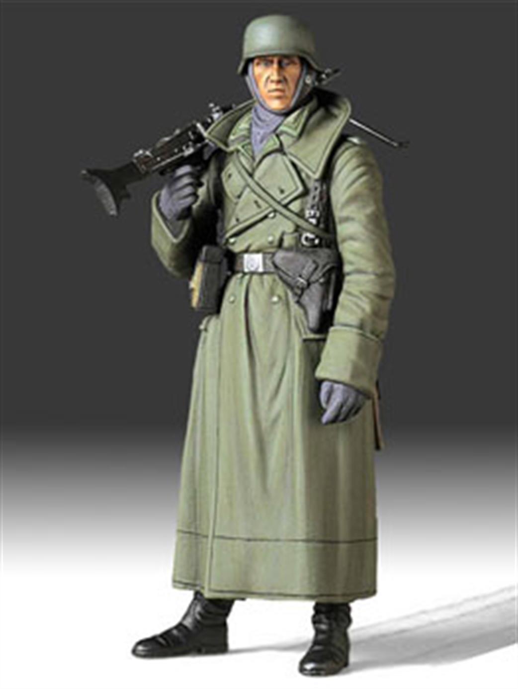 Tamiya 1/16 36306 German Machine Gunner with Greatcoat WW2 Figure Kit