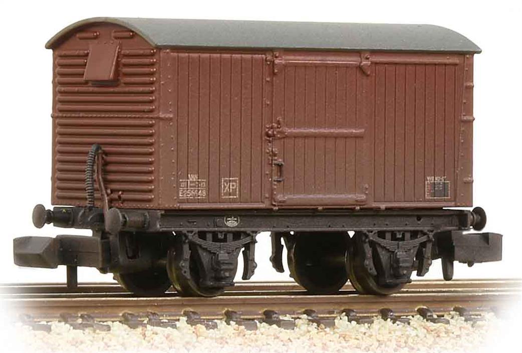 Graham Farish N 377-981A BR 12-Ton LNER Design Ventilated Van Corrugated Ends Late Bauxite