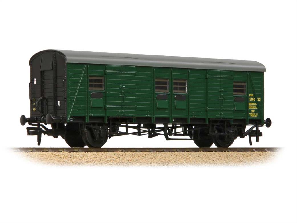 Bachmann OO 39-527B BR ex-SR PMV Parcels & Miscellaneous Luggage Van BR Green