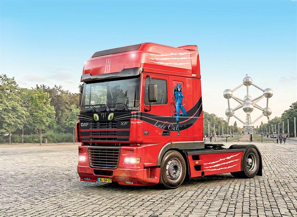 Italeri 1/24 93834 DAF XF 95 Super Space Cab Truck Kit