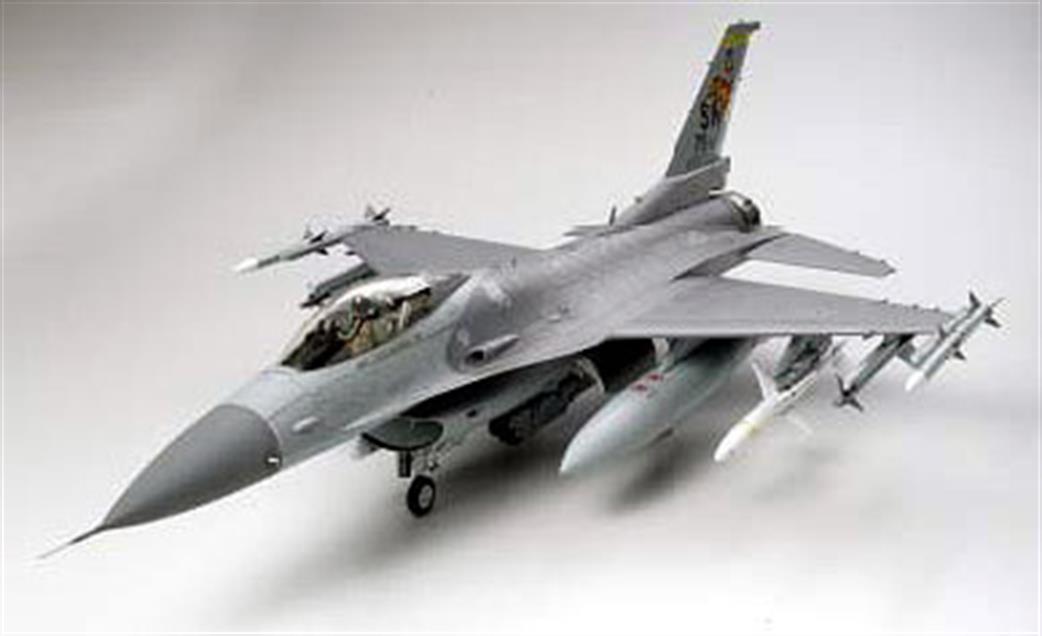 Tamiya 1/32 60315 Lockheed F-16CJ  Block 50 Fighting Falcon Kit