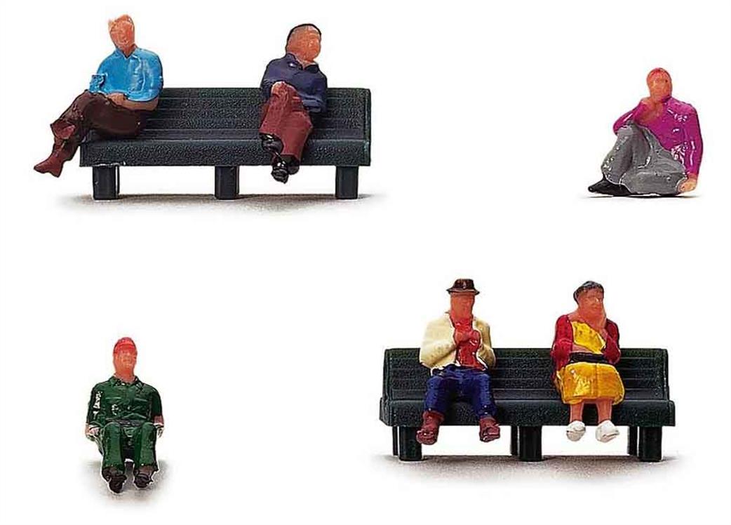 Hornby OO R7119 People Sitting