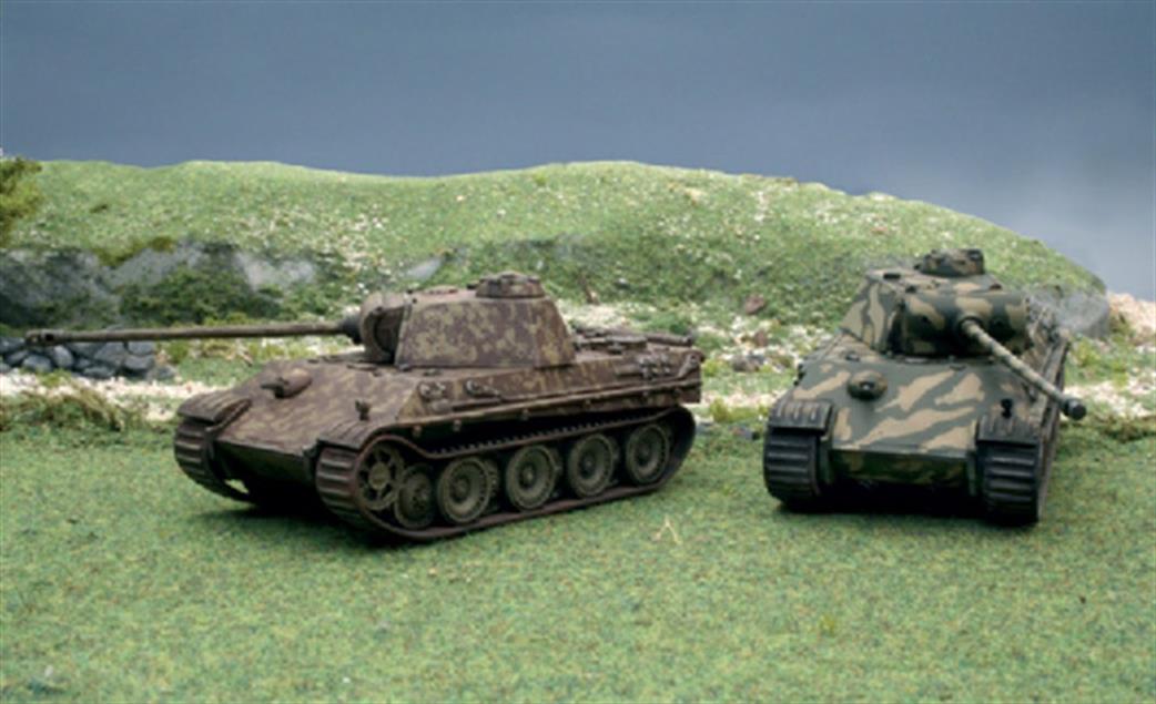 Italeri 1/72 7504 PZ.KPFW.V Panther AUSF G  2x Fast Assembly Kits